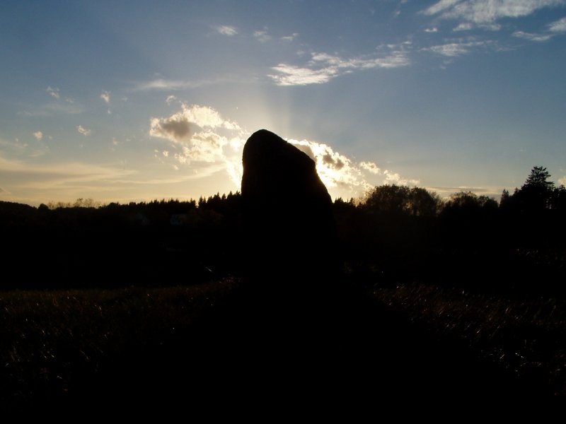 menhir na rituálním obětišti