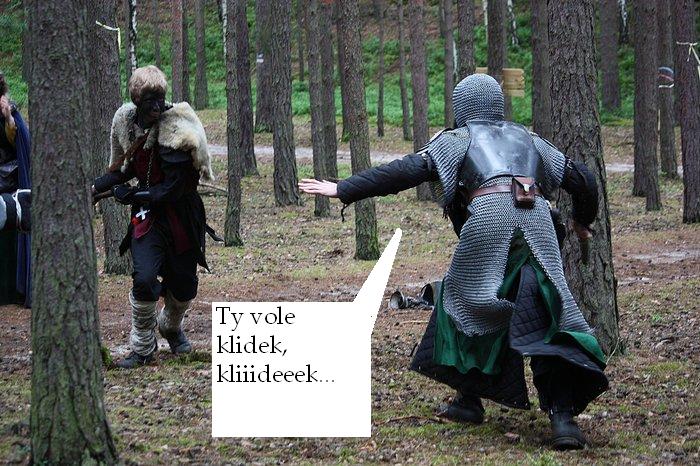 Pro vysvetleni, ten kluk ma v ruce obourucni palici...